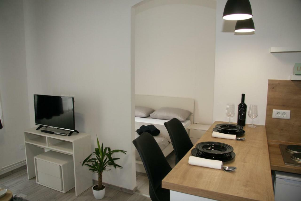 Stylish Apartment In City Center Pula Exterior foto