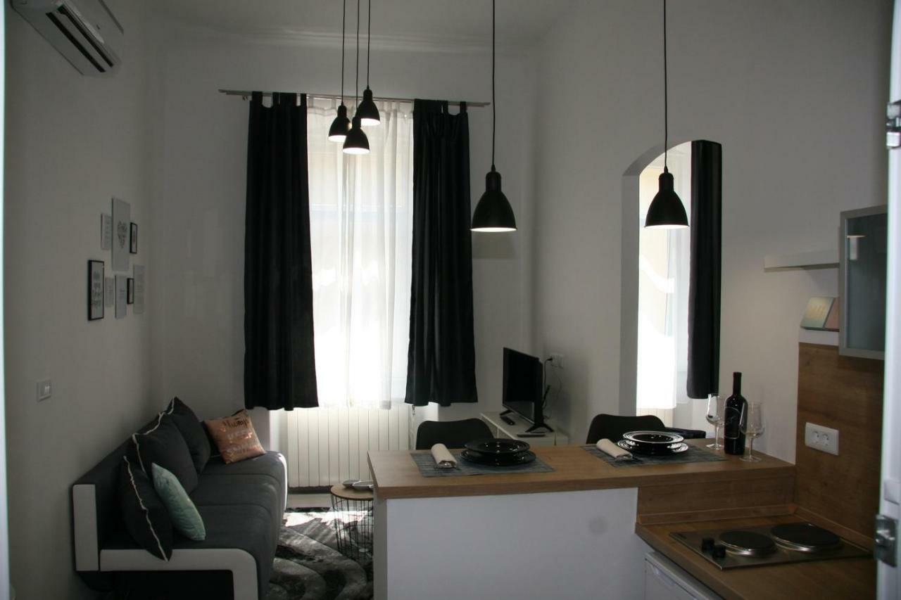 Stylish Apartment In City Center Pula Exterior foto