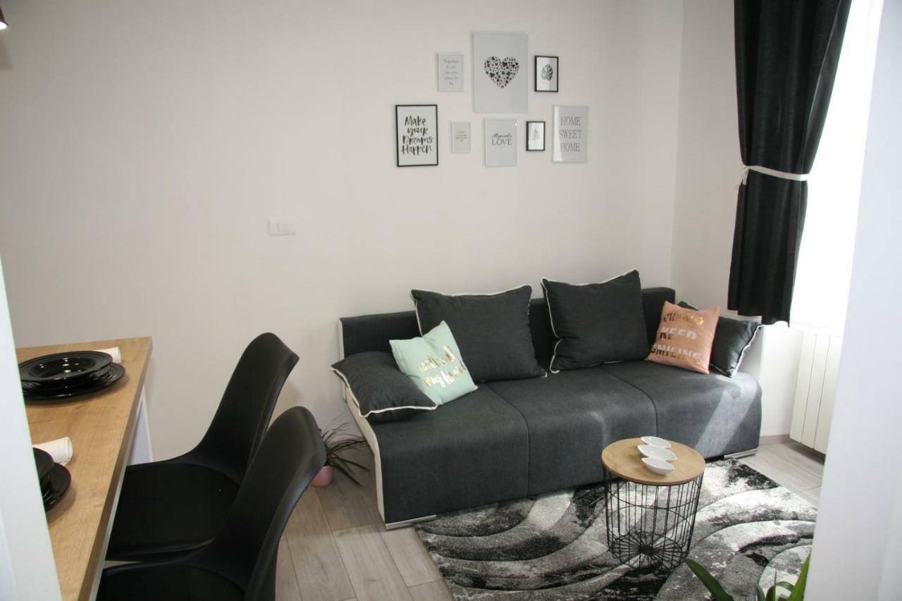 Stylish Apartment In City Center Pula Exterior foto