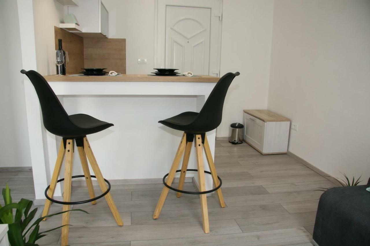 Stylish Apartment In City Center Pula Exterior foto