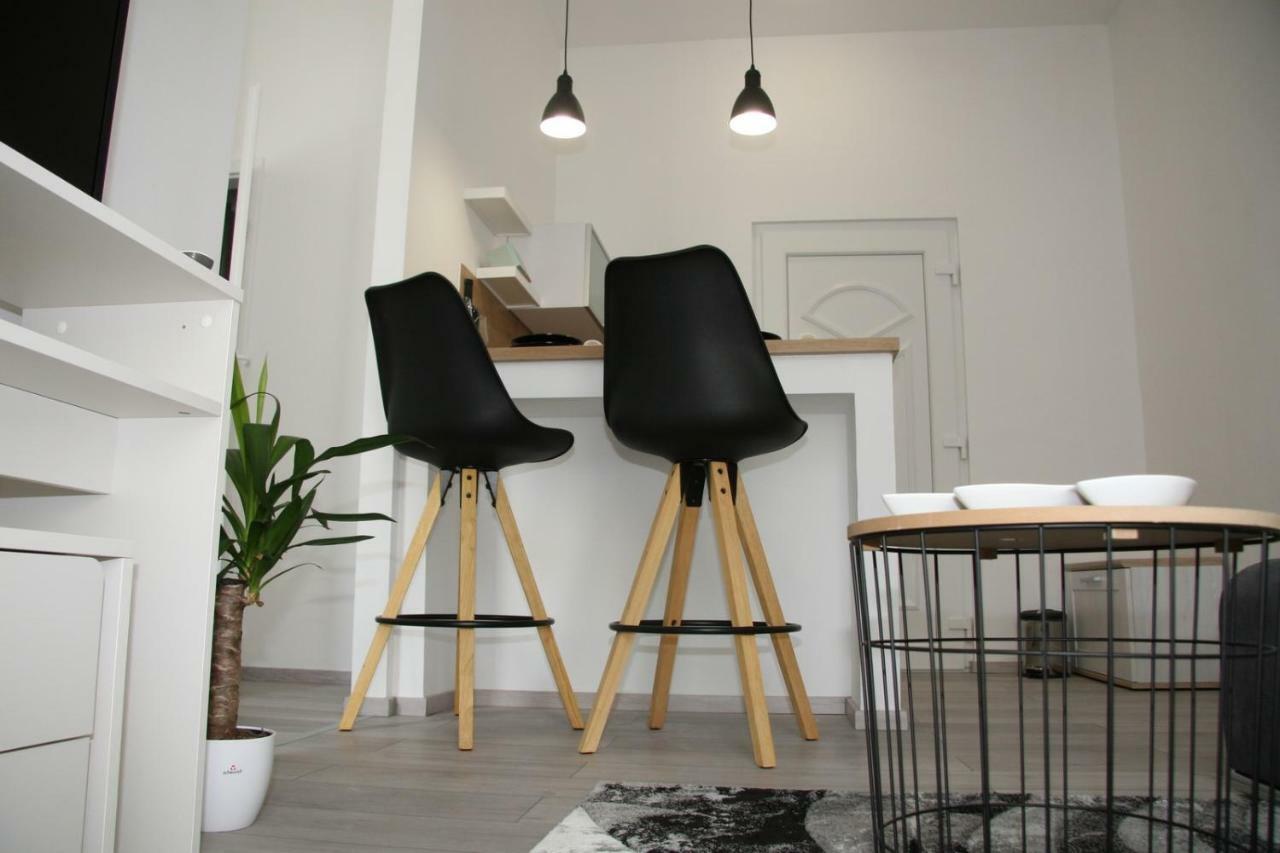 Stylish Apartment In City Center Pula Exterior foto