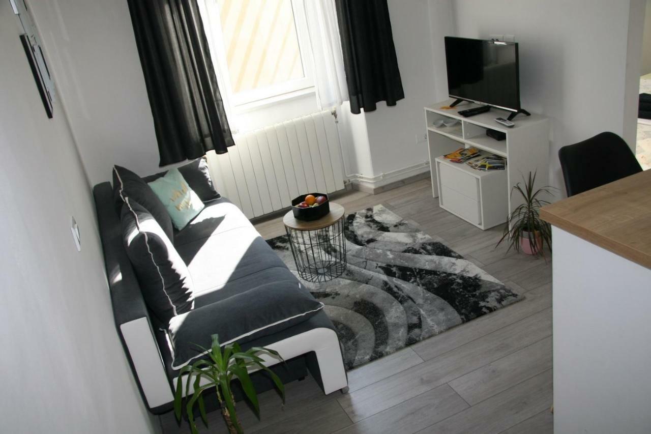 Stylish Apartment In City Center Pula Exterior foto