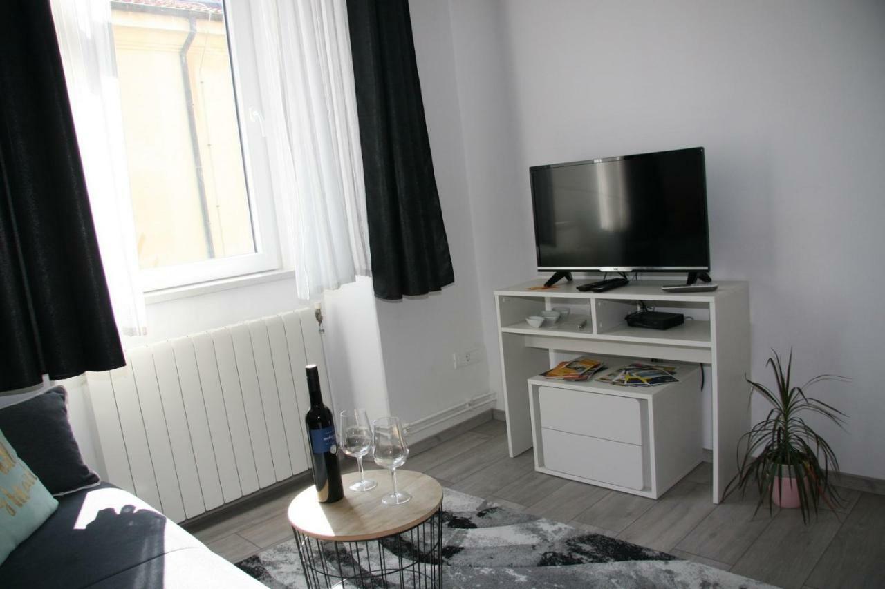 Stylish Apartment In City Center Pula Exterior foto